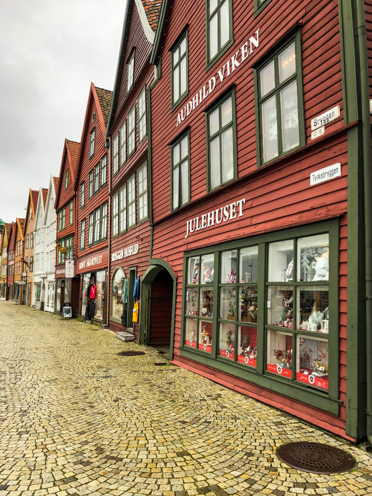 Bild der Fassade von Tyske Brygge in Bergen.