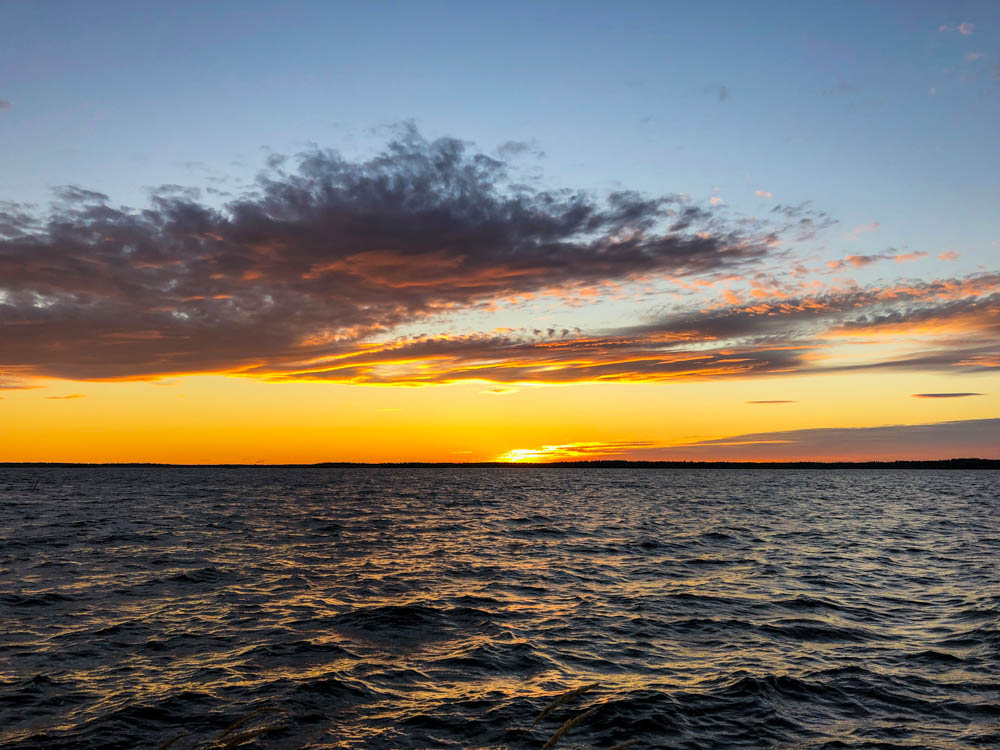 Sonnenuntergang in Finnland über Ostsee bei Kemi. Goodbye Ostsee - auf nach Lappland