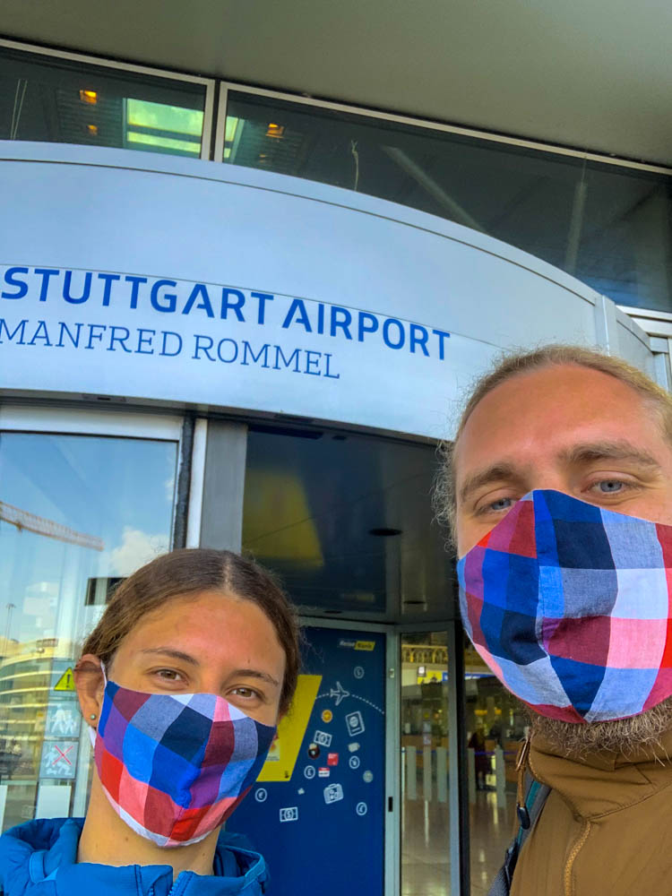 Ein Selfie vor dem Flughafen in Stuttgart.