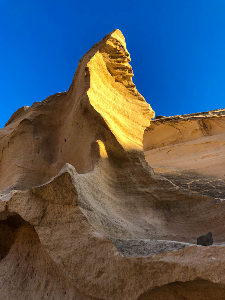 Aufnahme von den schönen vom Wind und Wasser geformten Sandsteinformationen im Tal de los Encantados.