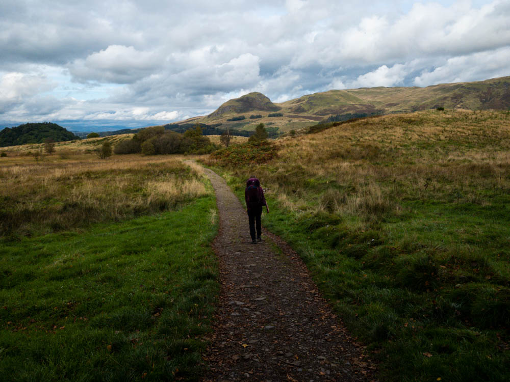 Melanie wandert in den Highlands auf dem West Highland Way in Schottland