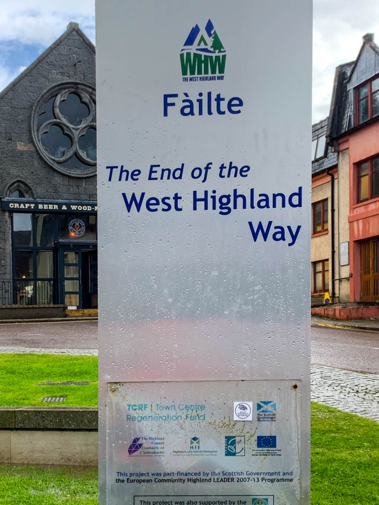 Schild "The End of the West Highland Way" in Fort William