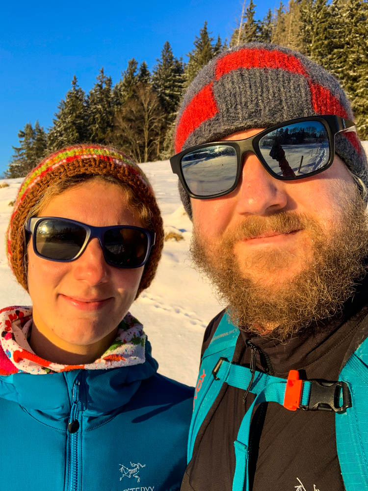 Selfie von Melanie und Julian von Wanderung bei Kempten in Winterlandschaft