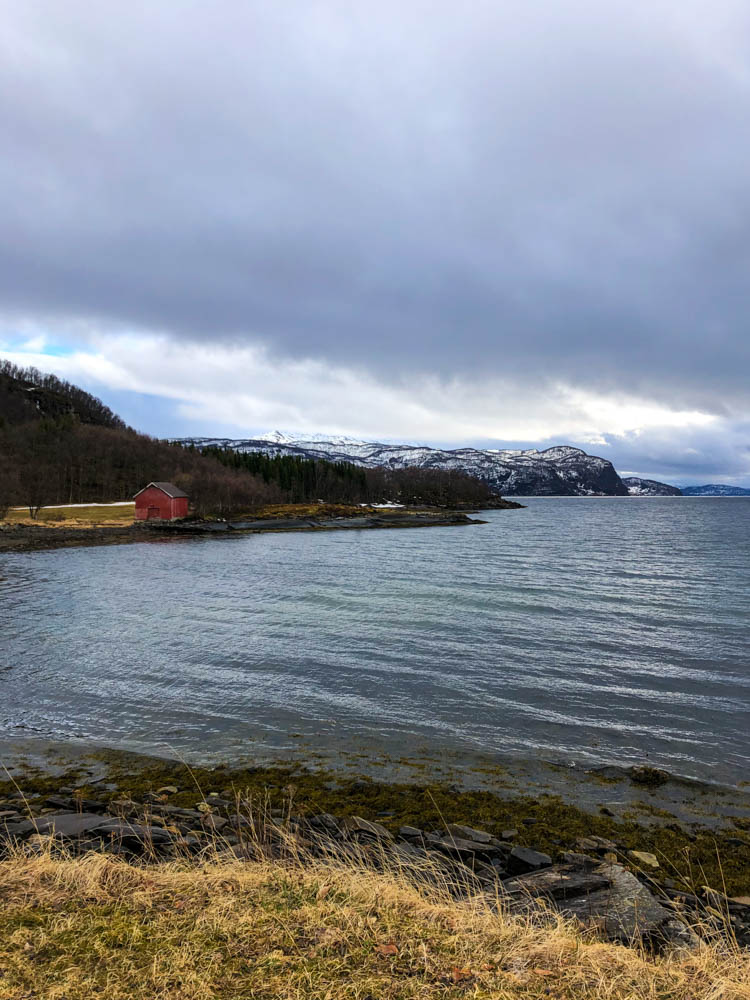 Landschaftsaufnahme Nordnorwegen Fjord. Tour Norwegen - über Senja nach Tromsö