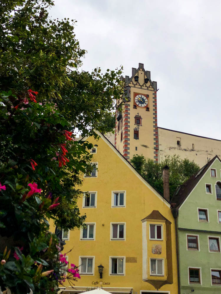 Hohe Schloss Füssen mit Malerei an der Fassade