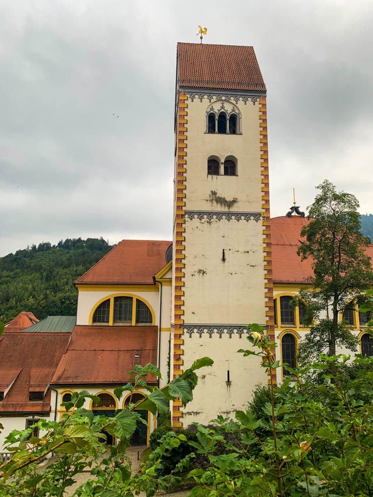 Hohe Schloss Füssen mit Malerei an der Fassade