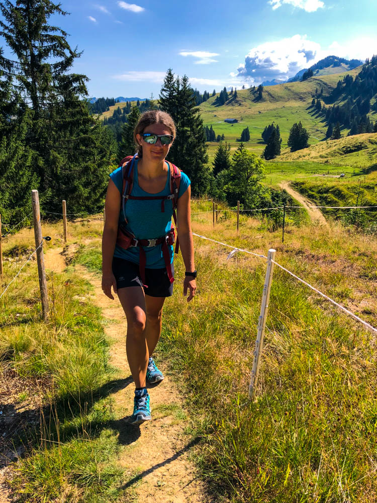 Touren im Allgäu - Melanie beim Wandern in der Nagelfluhkette