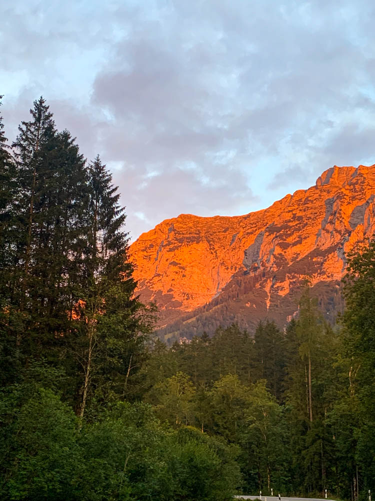 Die Berge glühen in rot von der Morgensonne - Berchtesgadener Alpen
