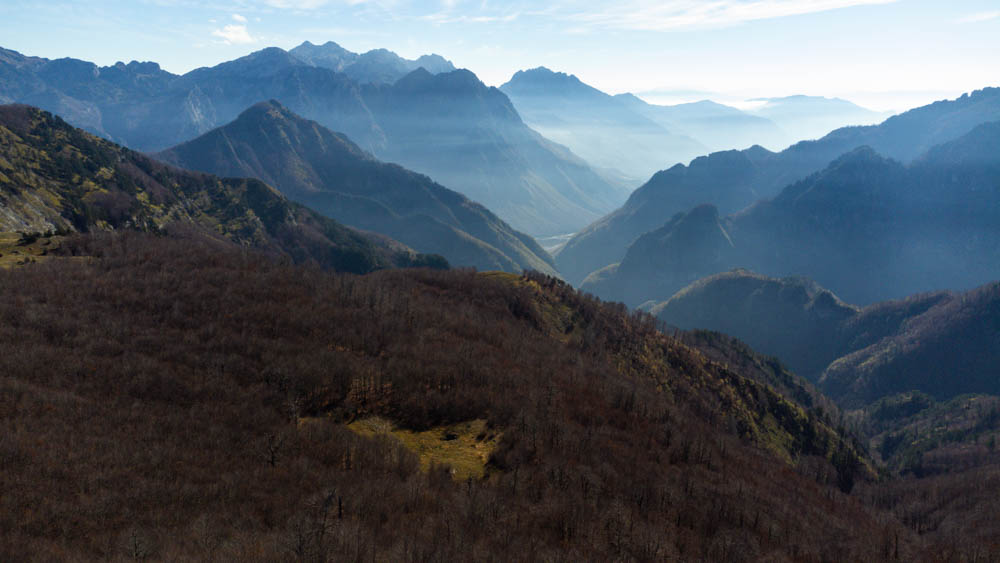 Bergpanorama in Albanien im Gebirge bei Theth