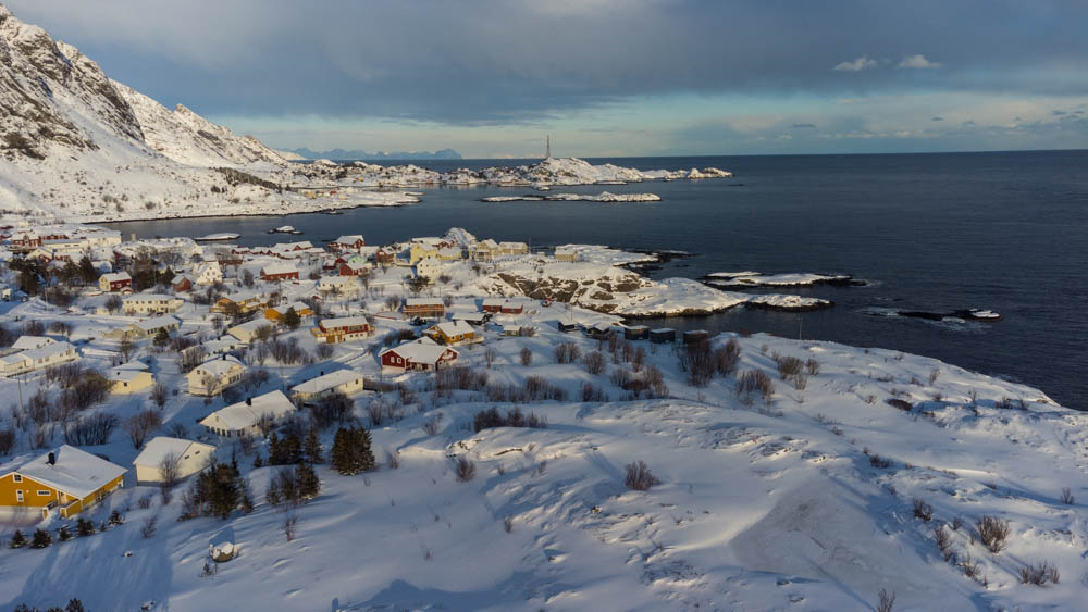 Vogelperspektive Ä - verschneite Winterlandschaft auf den Lofoten in Nord Norwegen