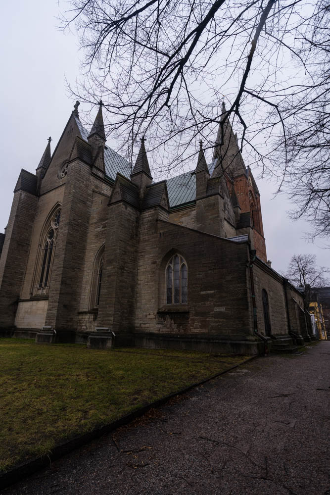 Kirche in Örebro bei regnerischer Stimmung