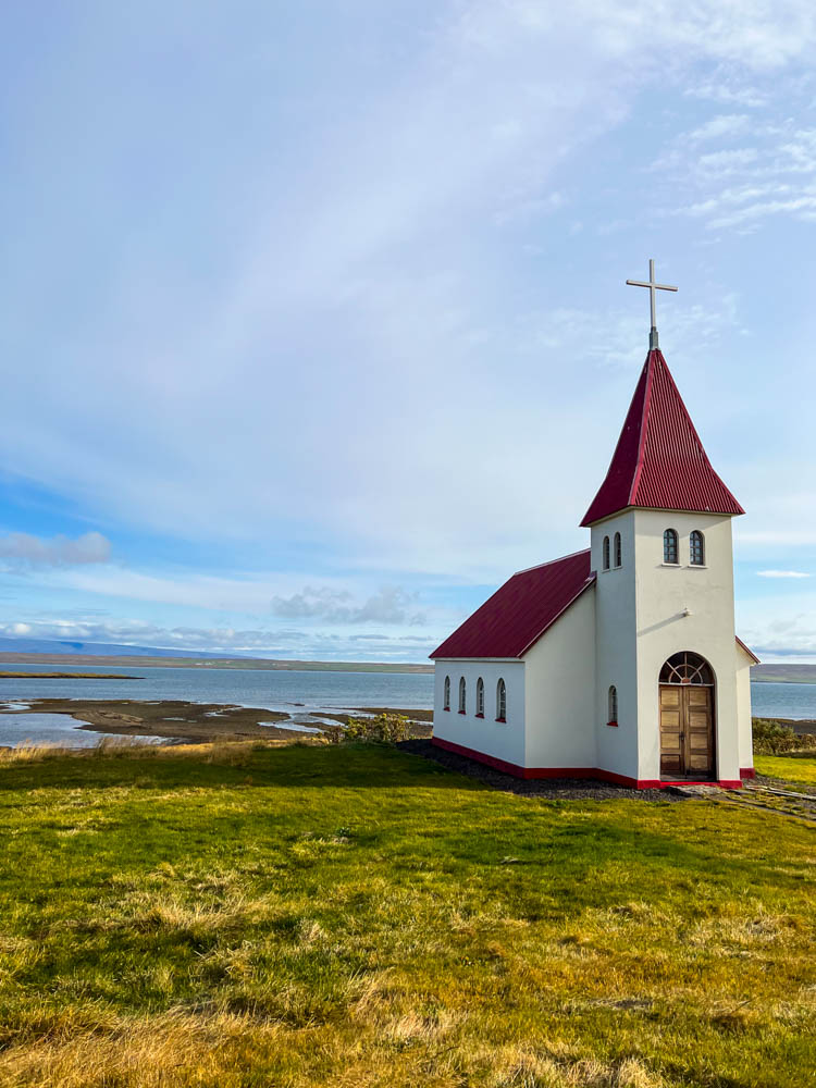 Kirche in Island im Herbst - 5 Jahre Entscheidung zur Weltreise