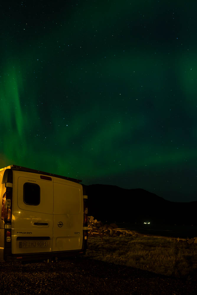 Nordlichter über Van Vivaldi Färöer. Mit dem Camper auf die Färöer Inseln.