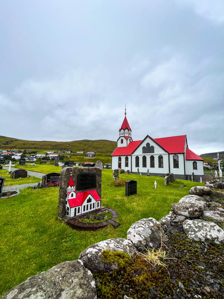 Friedhof und Kirche Färöer Inseln